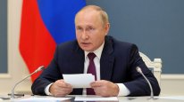Putinin masasındakı sirli düymə nümayiş olundu (VİDEO)