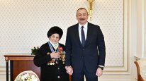 Prezident Fatma Səttarovaya “İstiqlal” ordenini təqdim etdi (FOTO)