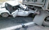 Yük maşını ilə minik avtomobili toqquşdu   - Sürücü öldü