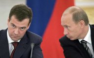 Putin özünün və Medvedyevin maaşını azaltdı