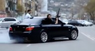 Nömrəsiz «BMW»lərdə silahlı «avtoş»lar   - VİDEO