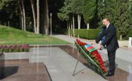 Prezident Heydər Əliyevin məzarını ziyarət etdi