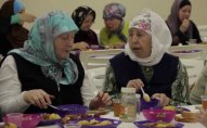 Ukraynada iftar süfrəsi   - Azərbaycan yeməkləri verildi