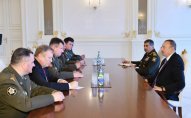 İlham Əliyev Belarusun müdafiə naziri ilə görüşdü