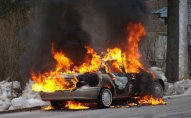 Abşeronda “Mercedes” yandı