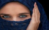İtaliyada niqabı açmaqdan imtina edən qadını cəzalandırdılar