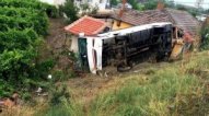 Türkiyədə məktəbliləri daşıyan avtobus aşıb - 2 ölü,16 yaralı