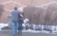 Gənc oğlan xəyanət etmiş sevgilisini zibil qutusuna tulladı - VİDEO