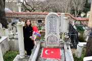 Qənirə Paşayeva Behbud Xan Cavanşirin məzarını ziyaret etdi - FOTOLAR
