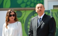 Prezident və xanımı nəvələri ilə — FOTO