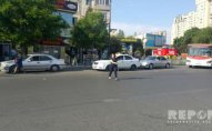 Taksilər avtobus dayanacaqlarını zəbt edir - Foto