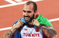 Ramil Quliyev qızıl medalı vəfat edən atasına həsr etdi