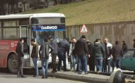 Bakıda avtobus işıq dirəyinə çırpıldı - Fotolar