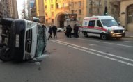 Bakıda mikroavtobus AŞDI: XƏSARƏT ALANLAR VAR (FOTO)