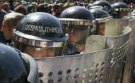 Yerevanın mərkəzində polis onlarla müxalifətçini saxlayıb