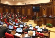 Ermənistanda deputatlar parlamenti boykot edir
