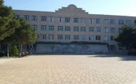 Sumqayıt Dövlət Universitetinin əsas binasının girişi uçdu - Fotolar