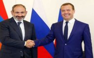 Medvedev erməni həmkarının xahişi ilə Paşinyanı qəbul edib