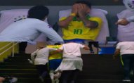 Neymar zədələnərək, meydanı göz yaşları ilə tərk edib