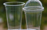 İsveçdə plastik stəkanları və konteynerləri qadağan etmək istəyirlər