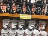 İtaliyada şüşəsi üzərində Hitlerin şəkili olan şərablar satılır