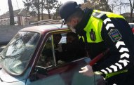Polis sürücülərə tibbi spirt, maska və əlcək payladı