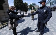 Bakıda avtomobillərin sürücüləri və sərnişinləri yoxlanılır    - FOTO