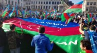 Azərbaycanlılar Ermənistanın Berlindəki səfirliyi qarşısında etiraz aksiyası keçirir 