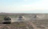 Azərbaycan Ordusu “Msta-S” özüyeriyən haubitsalardan döyüş atışları icra edir  - VİDEO