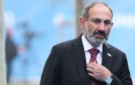 Ölən hərbçilərin qohumları Paşinyanı qəbiristanlığa buraxmaq istəməyib