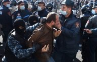 Yerevanda polislə etirazçılar arasında toqquşma olub