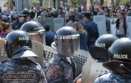 Ermənistanda polis etirazçılara güc tətbiq edib, 34 nəfər saxlanılıb