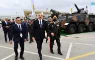 İlham Əliyev hərbi sərgidə - FOTOLAR (YENİLƏNİB)