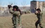Ermənistan orduya qadınları toplayır
