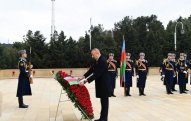 İlham Əliyev Şəhidlər Xiyabanını ziyarət etdi