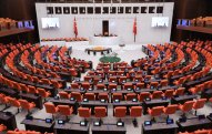 Türkiyə parlamenti işini dayandırdı