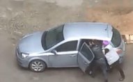 Bakıda 3 nəfər qızı zorla maşına mindirdi… – Video