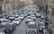 Bakının bir sıra yollarında nəqliyyatın sıxlığı müşahidə olunur