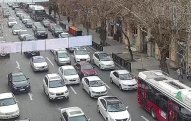 Bakının bir sıra yollarında nəqliyyat vasitələrinin hərəkəti çətinləşib
