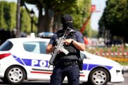 Fransada terror həyəcanı: 30 məktəb bağlandı