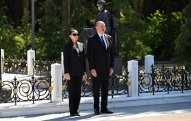 Prezident və xanımı Fəxri xiyabanda