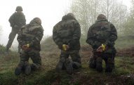 Ukrayna 1212 hərbçinin cəsədini geri qaldı