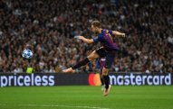 Məşhur futbolçu karyerasını bitirdi