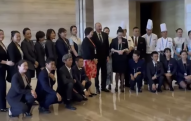 Prezidentin Çində qaldığı hotelin heyəti ilə səmimi görüntüləri - Video