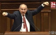 Ermənistan gerbdən Ağrı dağının təsvirini çıxarır