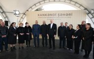 Prezident İlham Əliyev Kərkicahan qəsəbəsində buraya köçən sakinlərlə görüşüb