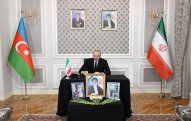 Prezident İlham Əliyev İran səfirliyində olub, başsağlığı verib