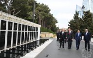 Latviya Prezidenti Şəhidlər xiyabanını ziyarət edib