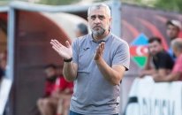 Azarkeşləri söyən baş məşqçi qovuldu