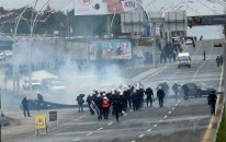 Bu ölkədə seçki etirazları: 700 nəfər öldü